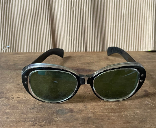 Vintage Unmarked Movie Star Sunglasses - Wide Size Halloween Costume Disguise