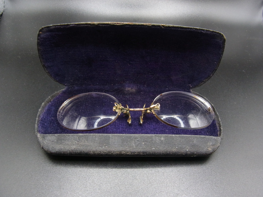 Antique English Edwardian Gold-Plated Pince Nez Glasses With Case, Circa 1910S To 1920S, Spectacles, Essex