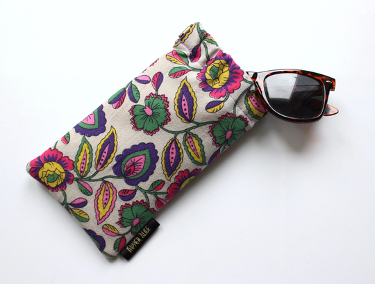 Vintage Floral Cotton Sunglasses Case. Retro Funky Flower Power Glasses Pouch. Large Padded Summer Accessory. Ucycled Gift