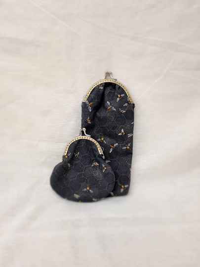 Grey Bee Glasses & Coin Purse Gift Set/Kiss Clasp Purse/Kiss Glasse Case/Change Purse/Eyewear Case/Kiss Lock Purse Set