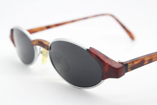 90S Vintage Oval Sunglasses. Low Profile Frame With Protruding Pointed Tortoise Sides, Bridge, & Arms in A Matt Finish. Unused Nos