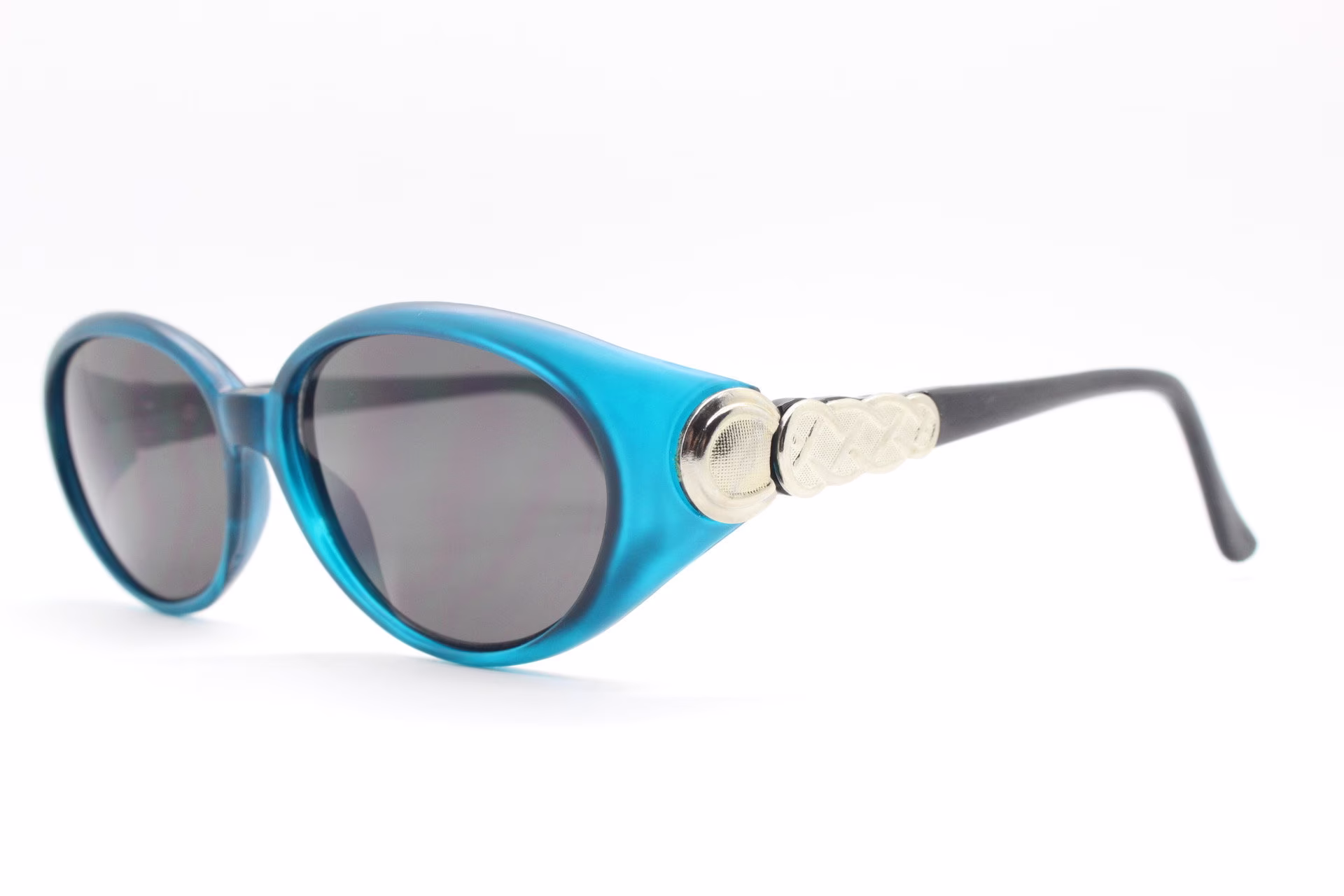 90S Vintage Cat Eye Sunglasses. Oval Blue Transparent Face With Big Crest & Contrasting Black Arms Lenses. Nos