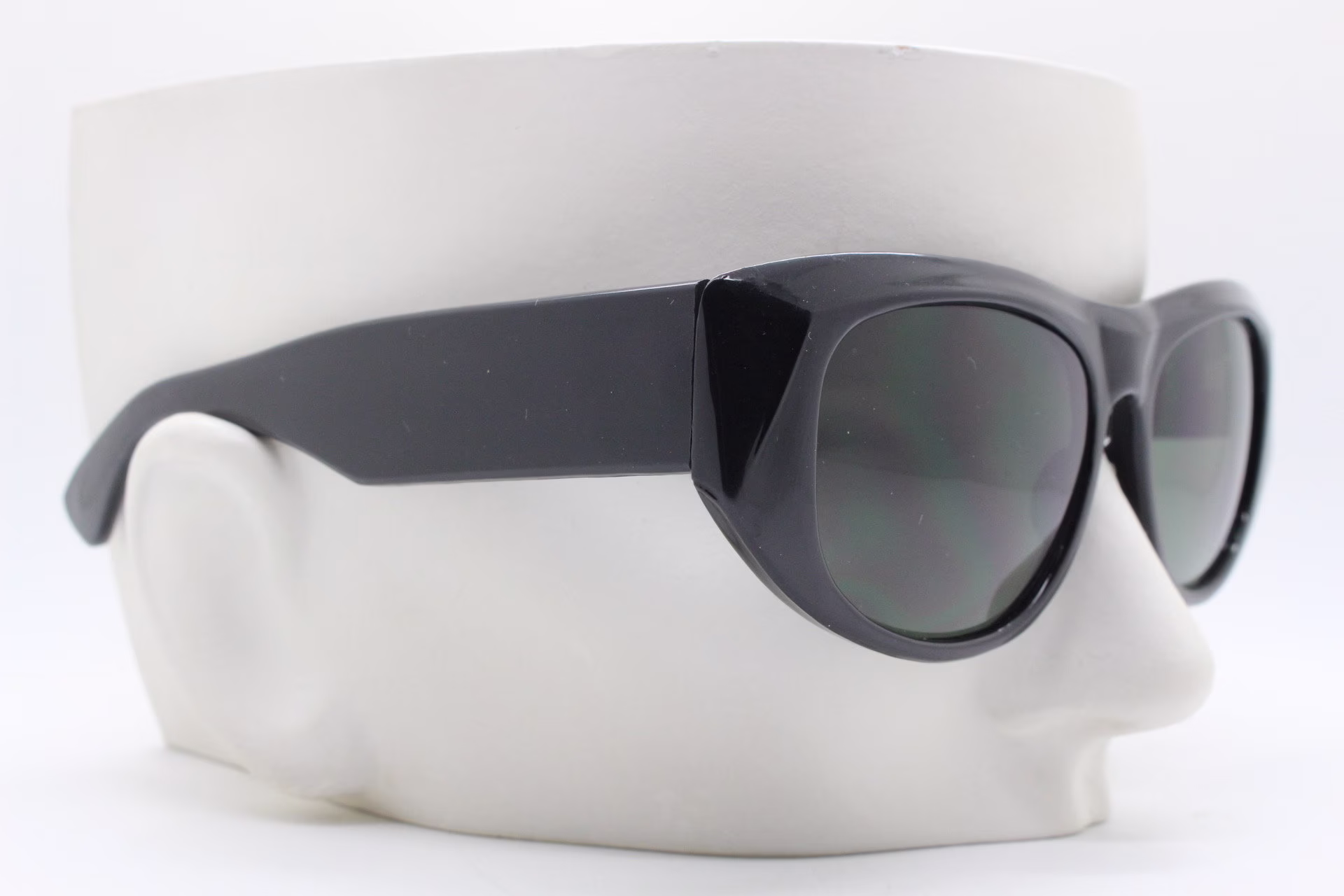 80S Vintage Large Cropped Cateye Sunglasses. Dynamic Black Gloss Fat Arm Frame With Green Lenses. Nos Cat Eye