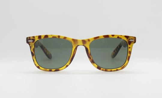 Vintage 80S Wayfarer Style Sunglasses. All Time Classic 40S 50S Design in Amber & Mottled Brown Tortoise With Green Lenses. Unused Nos