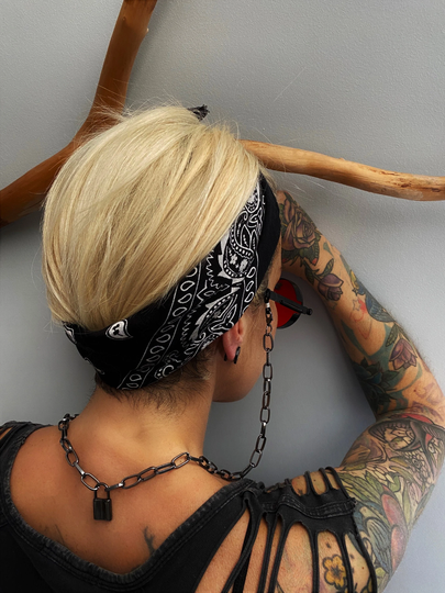 Lightweight Gunmetal Padlock Sunglasses Chain Holder, Bold Multifunction Eyewear Holder Necklace, Fashionable Face Mask Necklace