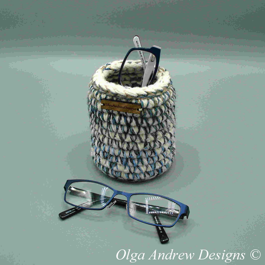 Small Round Eyeglasses Holder Stand, Nightstand Eyeglass Stand Holder, Office Desk Olgaandrewdesigns