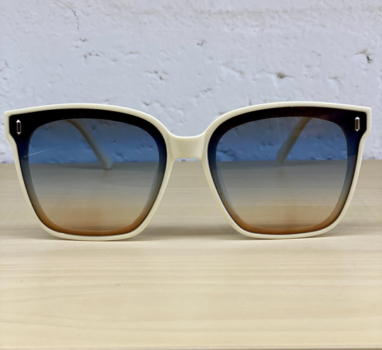 The Tulum Gradient Sunglasses