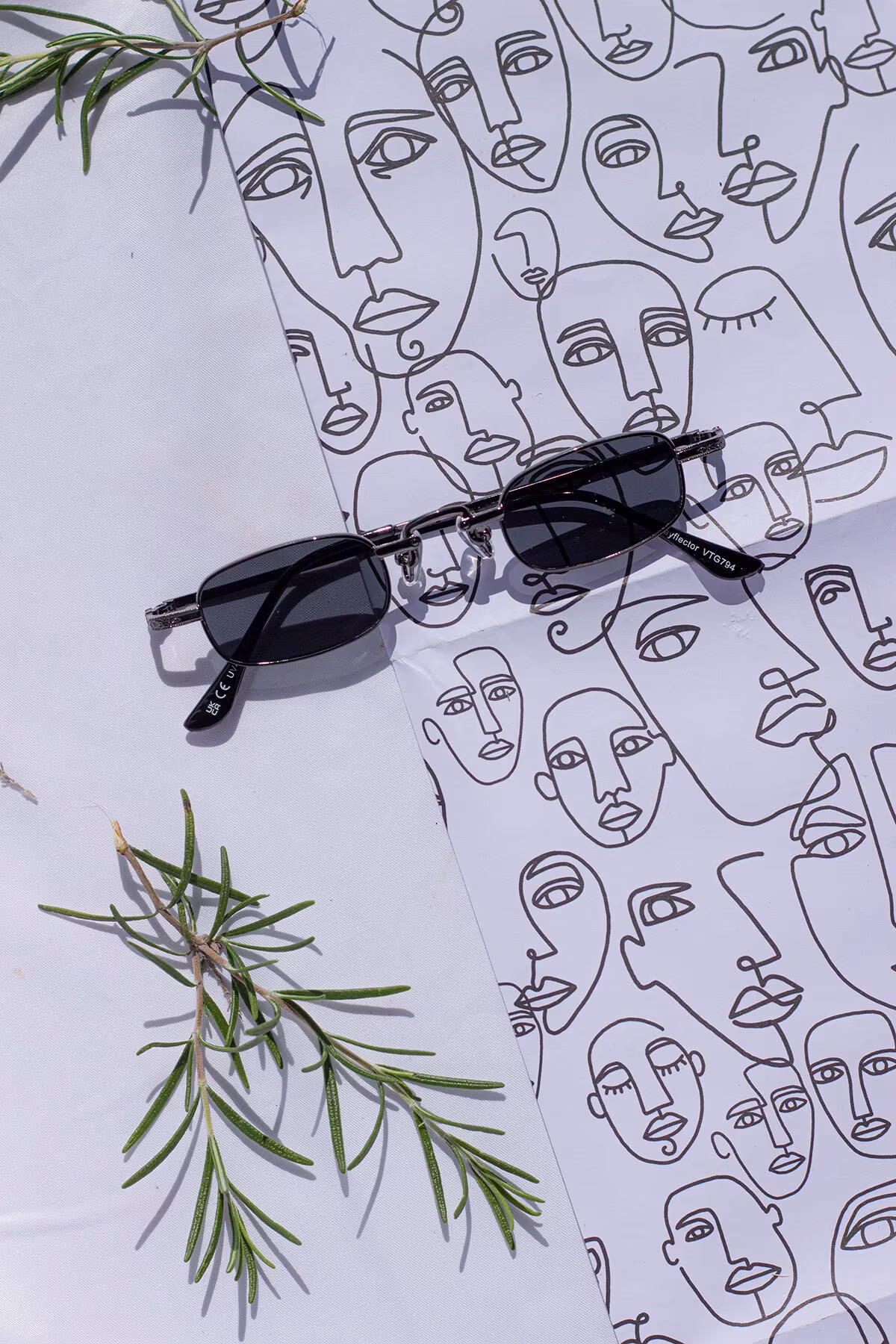 Black Mini Rectangle Retro Sunglasses