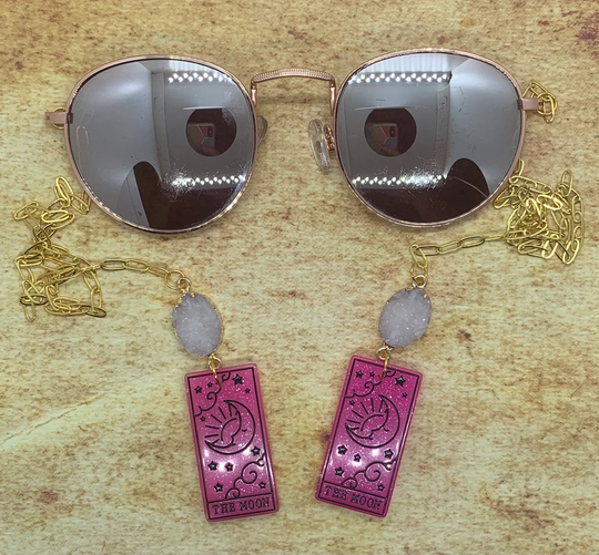 Armless Rose Gold Round Chain Sunglasses W/Gold Paperclip Arms W/White Druzy Charms & Hot Pink Plastic Tarot Card As Anchors