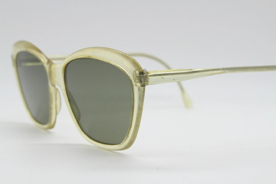 Vintage 40S 50S Cat Eye Sunglasses. Womens Transparent Yellow Lucite Cateye Frame With Green Lenses. 1950S Rockabilly Pin Up