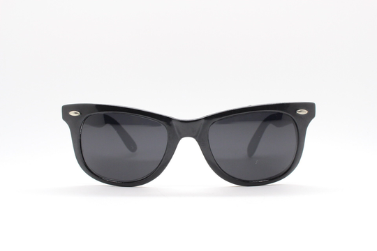 80S Vintage Wayfarer Style Sunglasses. Plain Black Classic