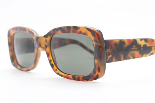 90S Vintage Rectangular Sunglasses. Sharp Edged 60S Mod Style Womens Frame in Vibrant Red Tortoise Tones With Green Lenses. Unused Nos